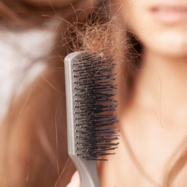 11 Reasons Why Your Hair is Thinning in Your 40s